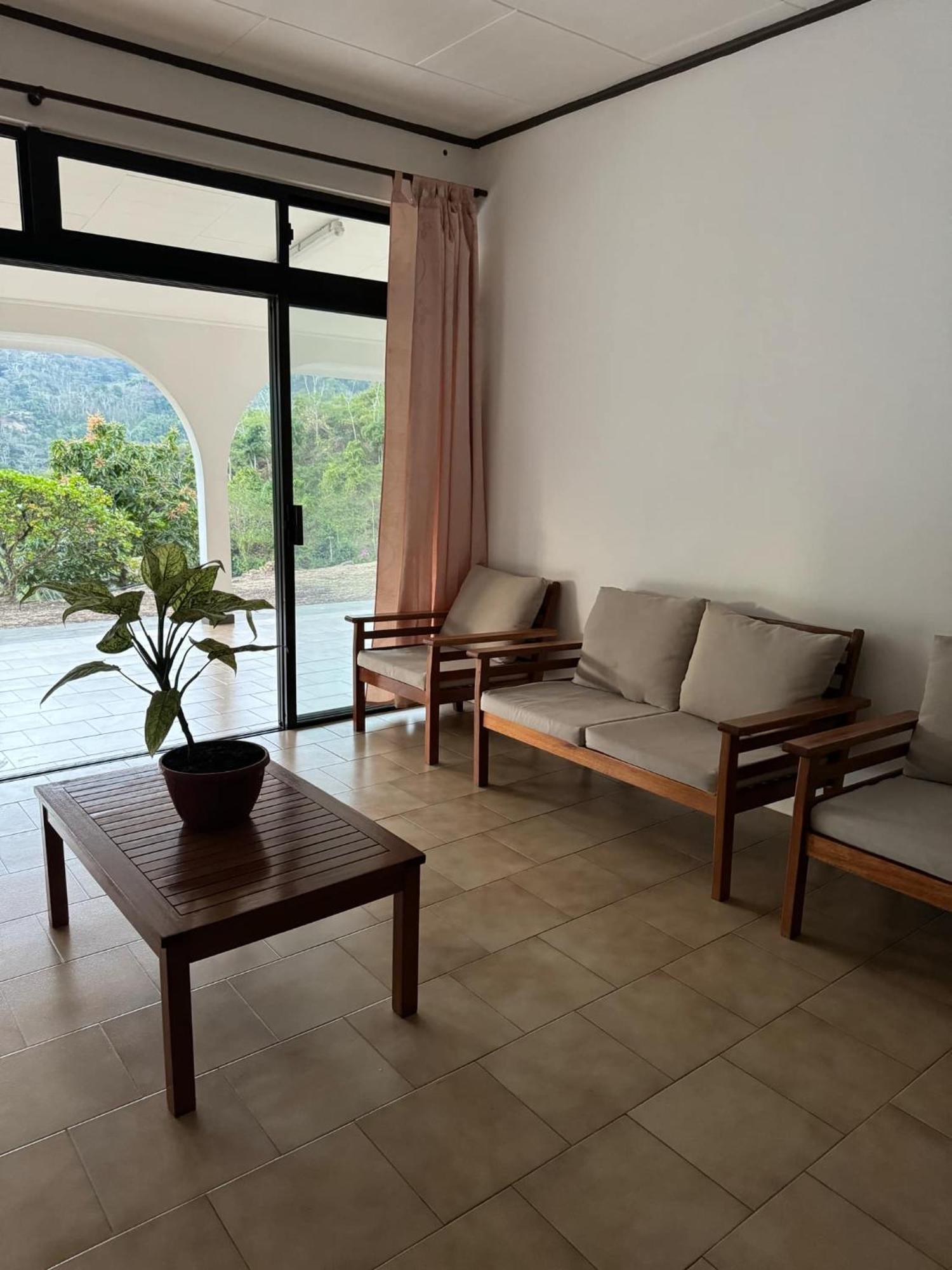 Atuona Tiki Lodge Hiva Oa מראה חיצוני תמונה