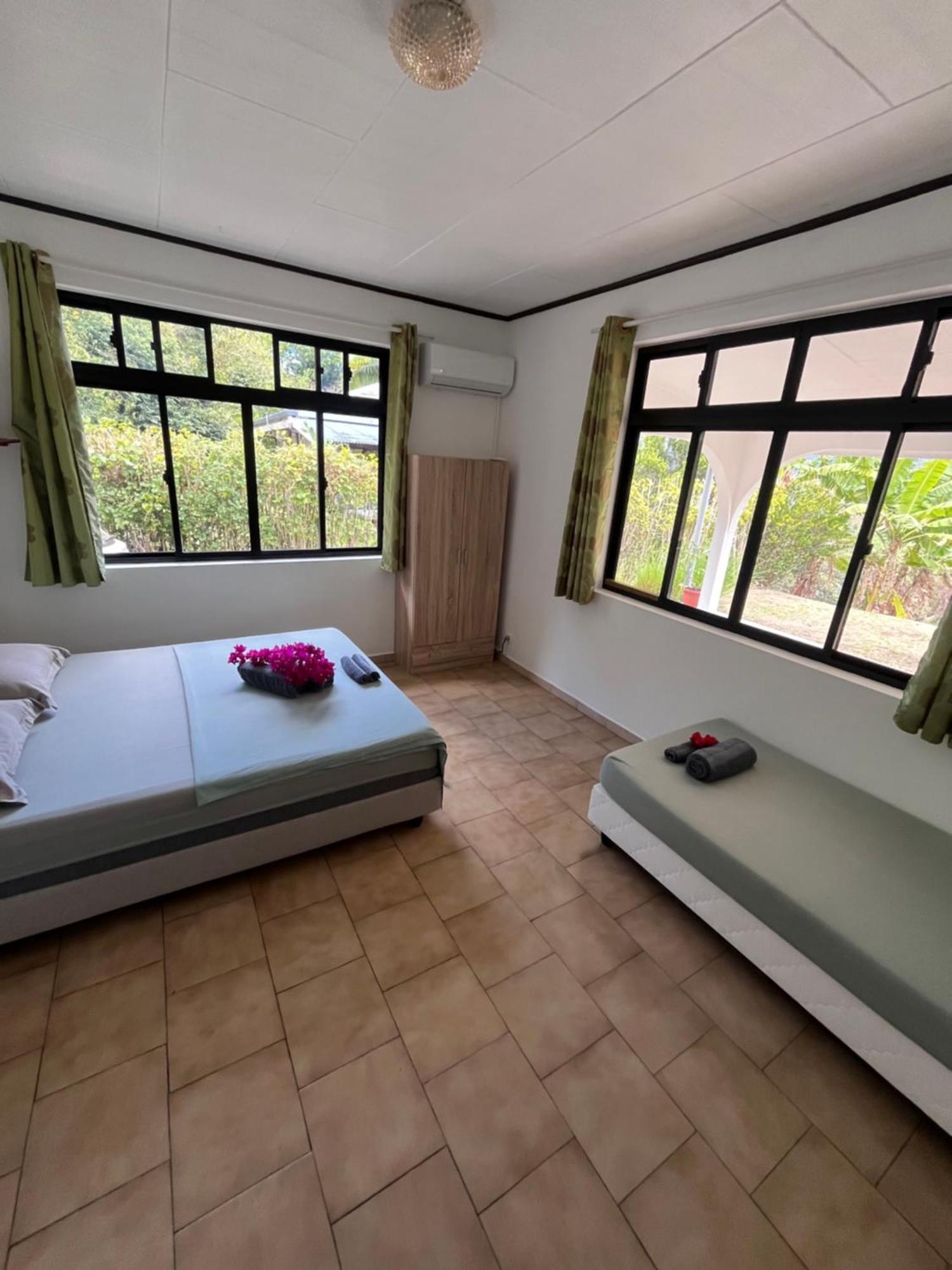 Atuona Tiki Lodge Hiva Oa מראה חיצוני תמונה