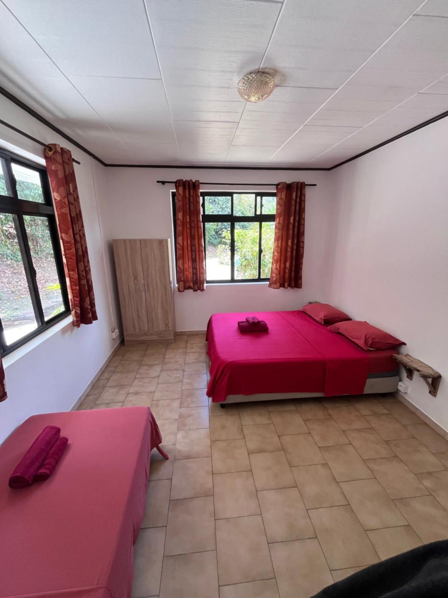Atuona Tiki Lodge Hiva Oa מראה חיצוני תמונה