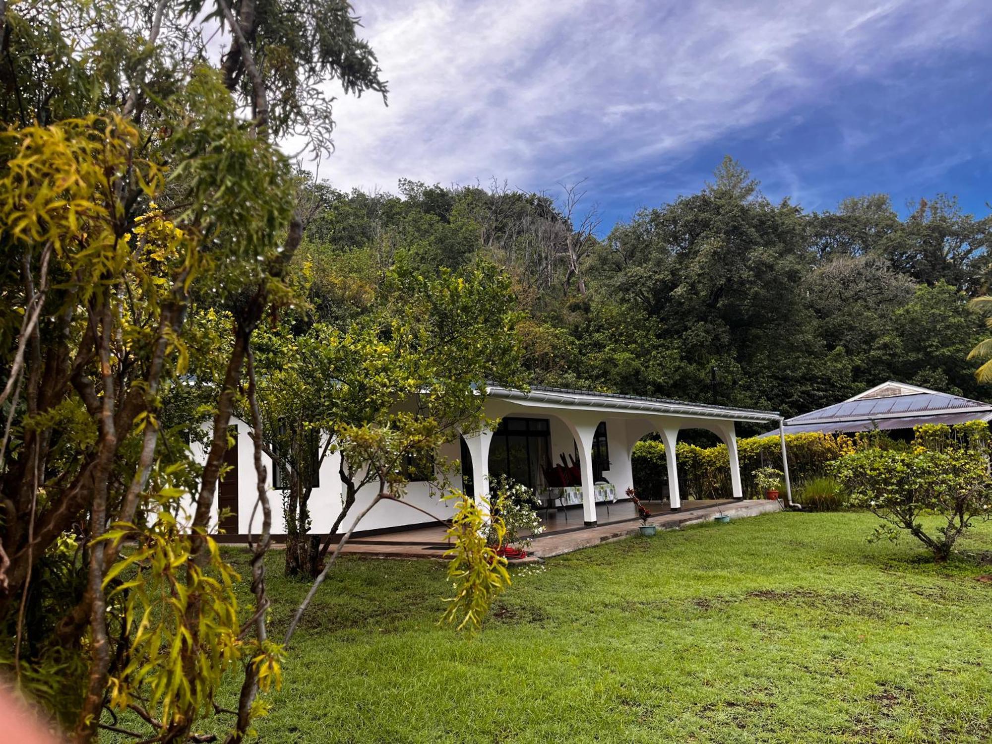 Atuona Tiki Lodge Hiva Oa מראה חיצוני תמונה